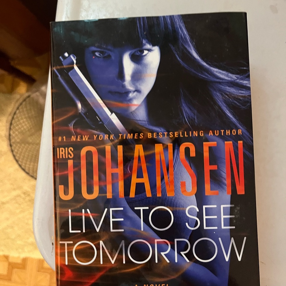 7 Iris Johansen books